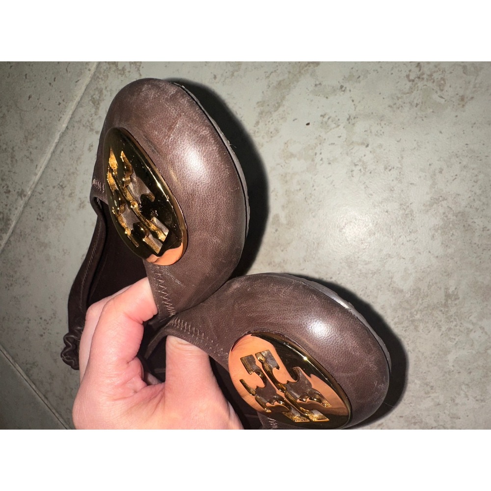 Tory Burch Minnie Travel Ballet Flats Brown Leather Gold Logo Medallion Size 8 - Picture 6 of 8